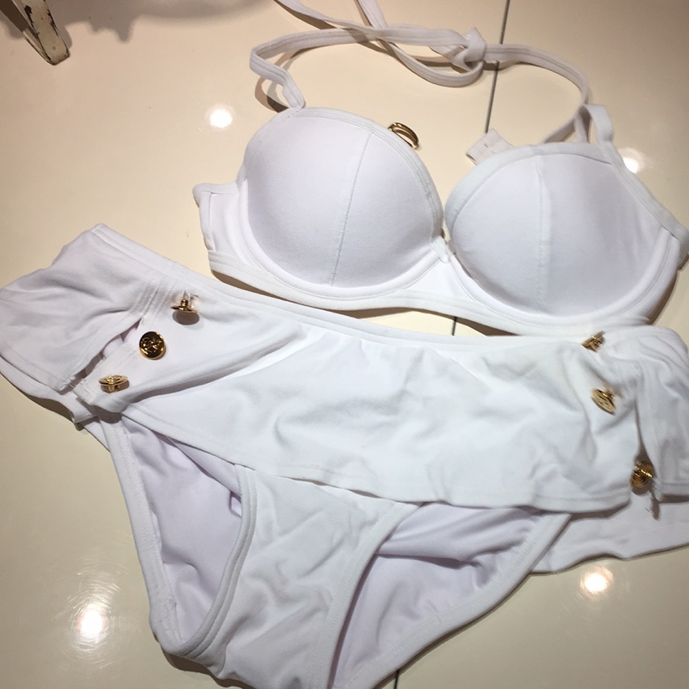 Victoria’s Secret bikini